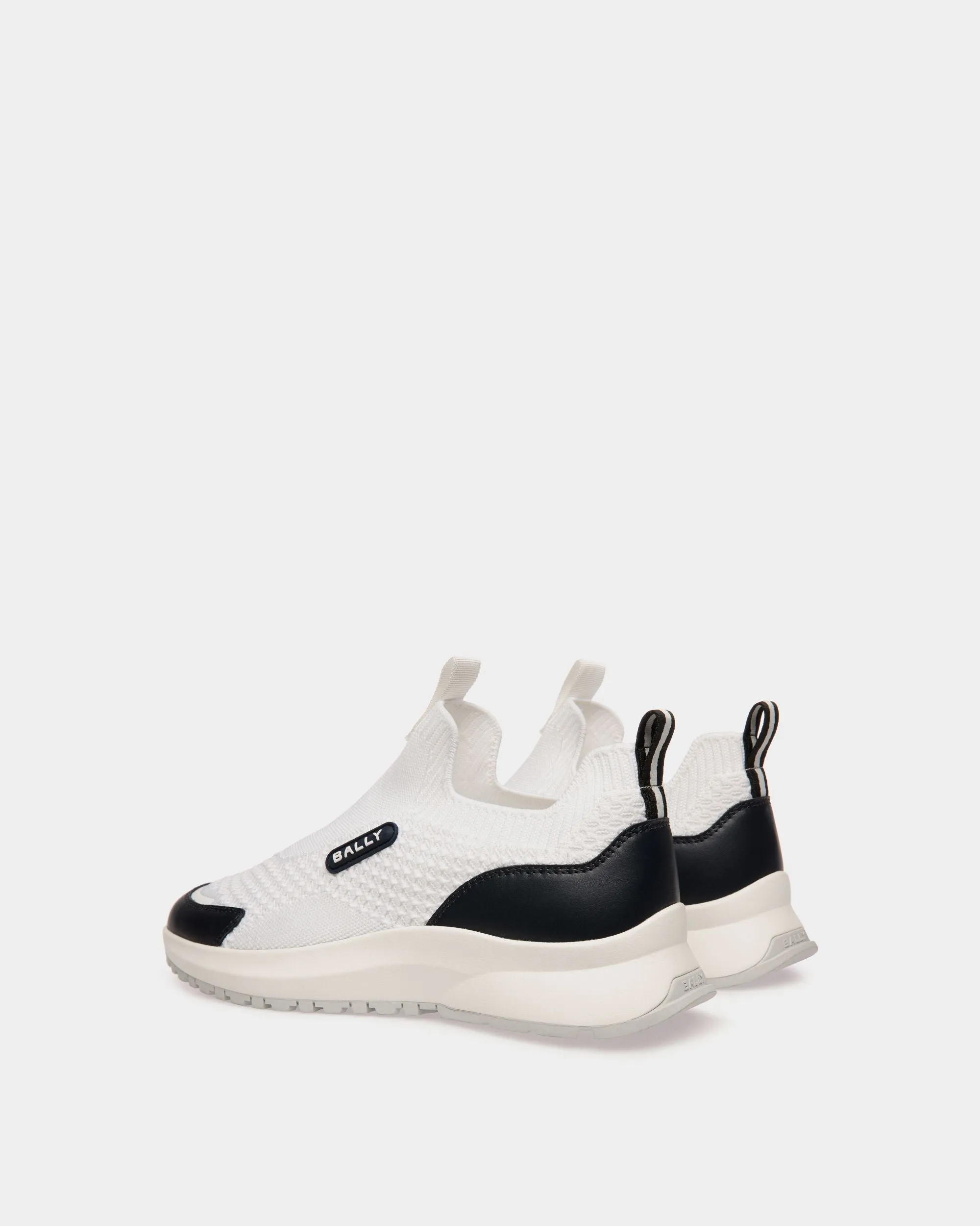 520 Sneaker In White And Navy Blue Knit Fabric