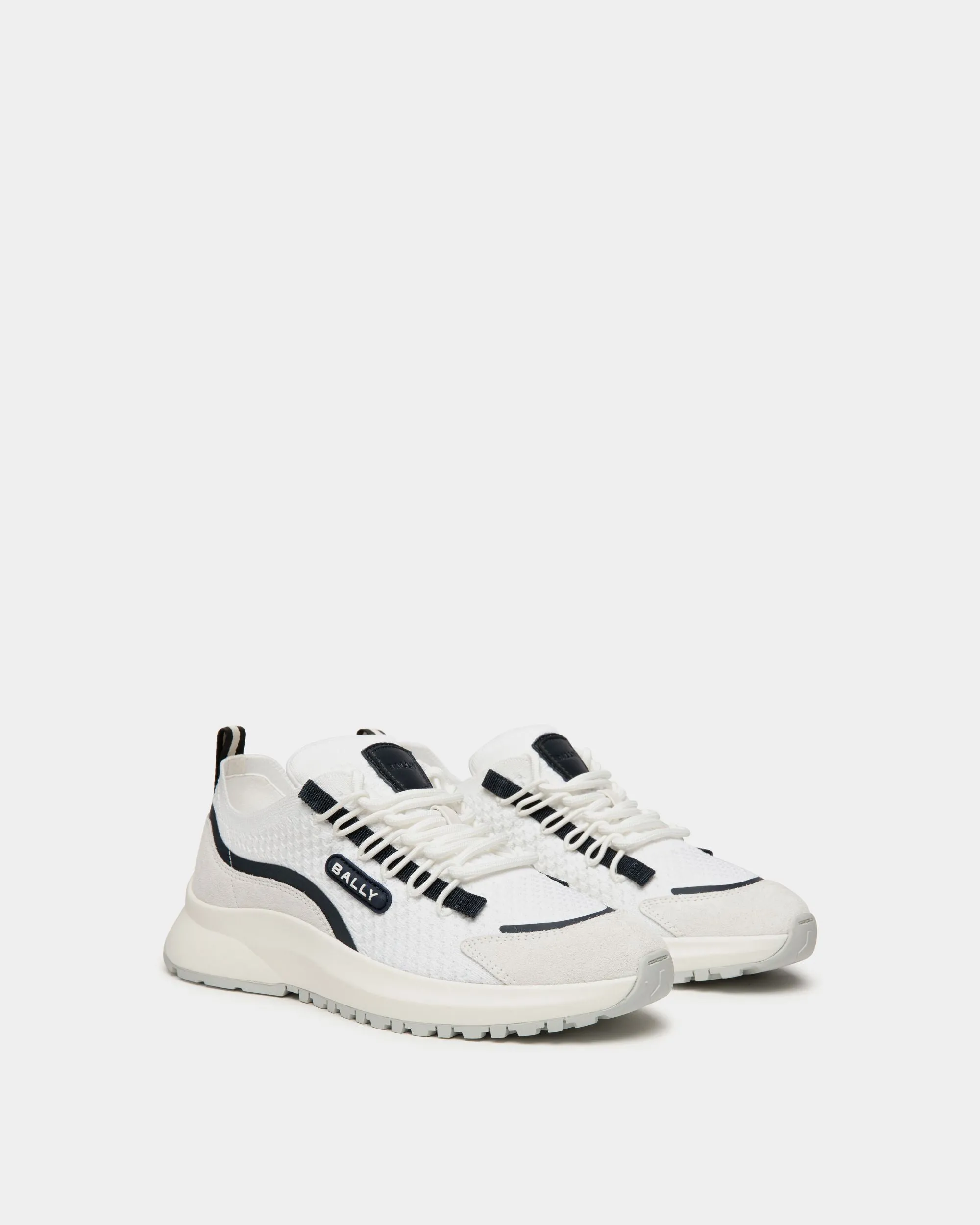 520 Sneaker In White And Navy Blue Knit Fabric