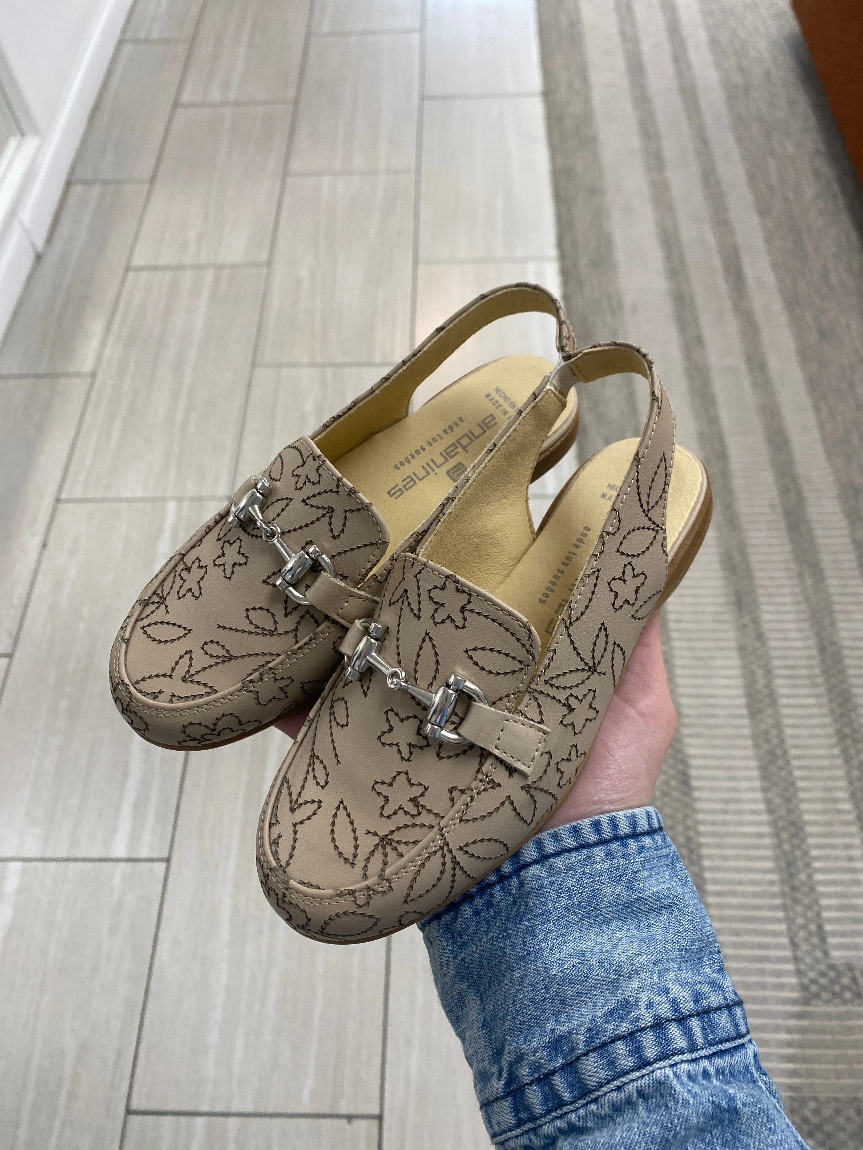 Andanines Mousse Floral Embroidered Mule Slingback