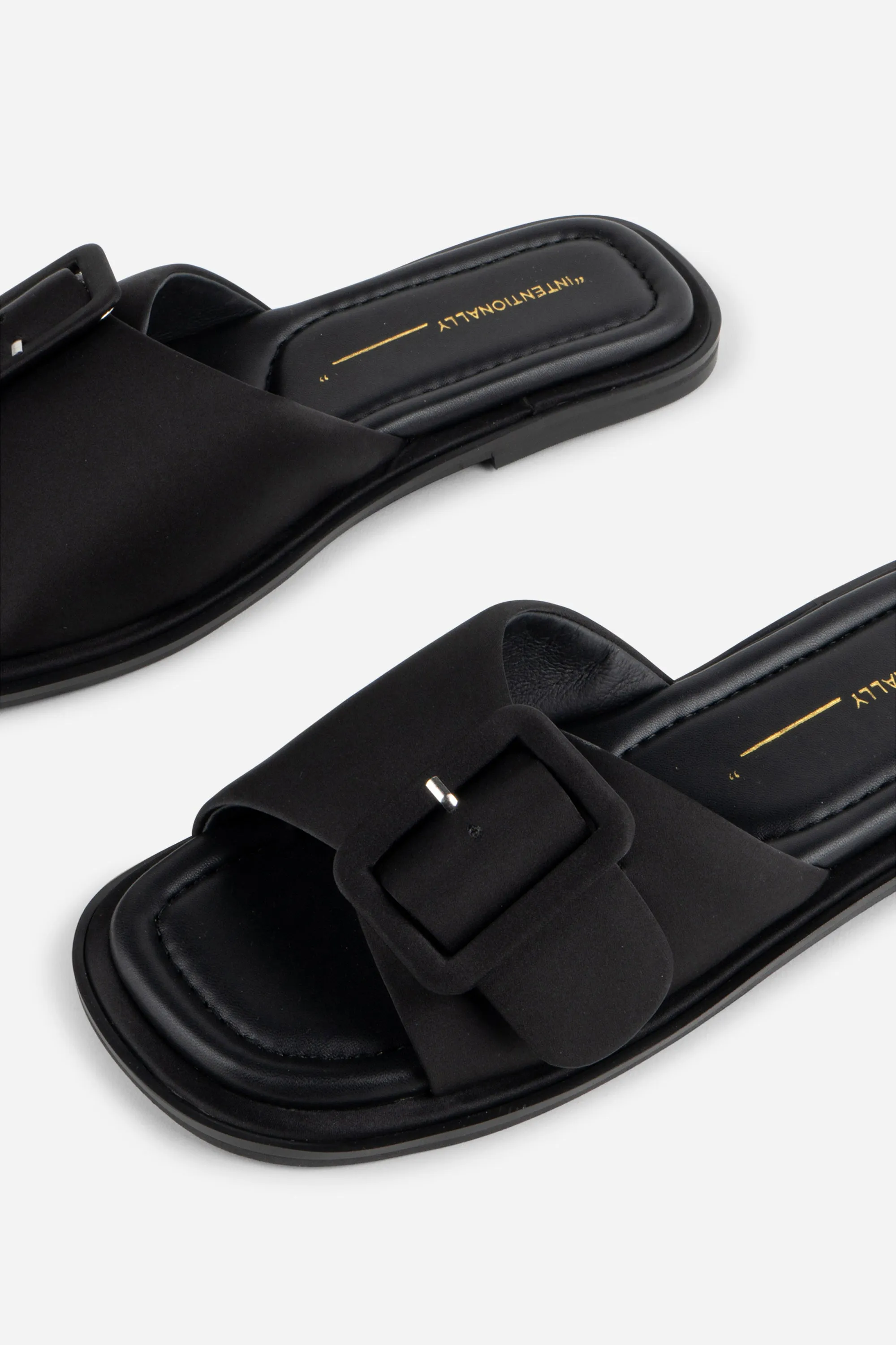 ASTRID SQUARE TOE SANDAL