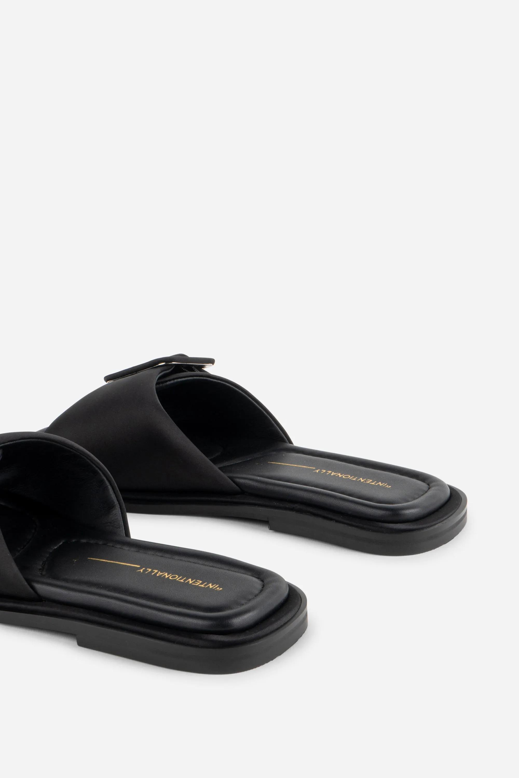 ASTRID SQUARE TOE SANDAL