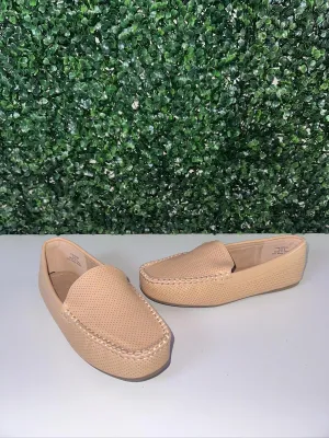 Journee Collection Womens Halsey Loafer with Vegan Suede Pinhole Design  Size 8 - Like New