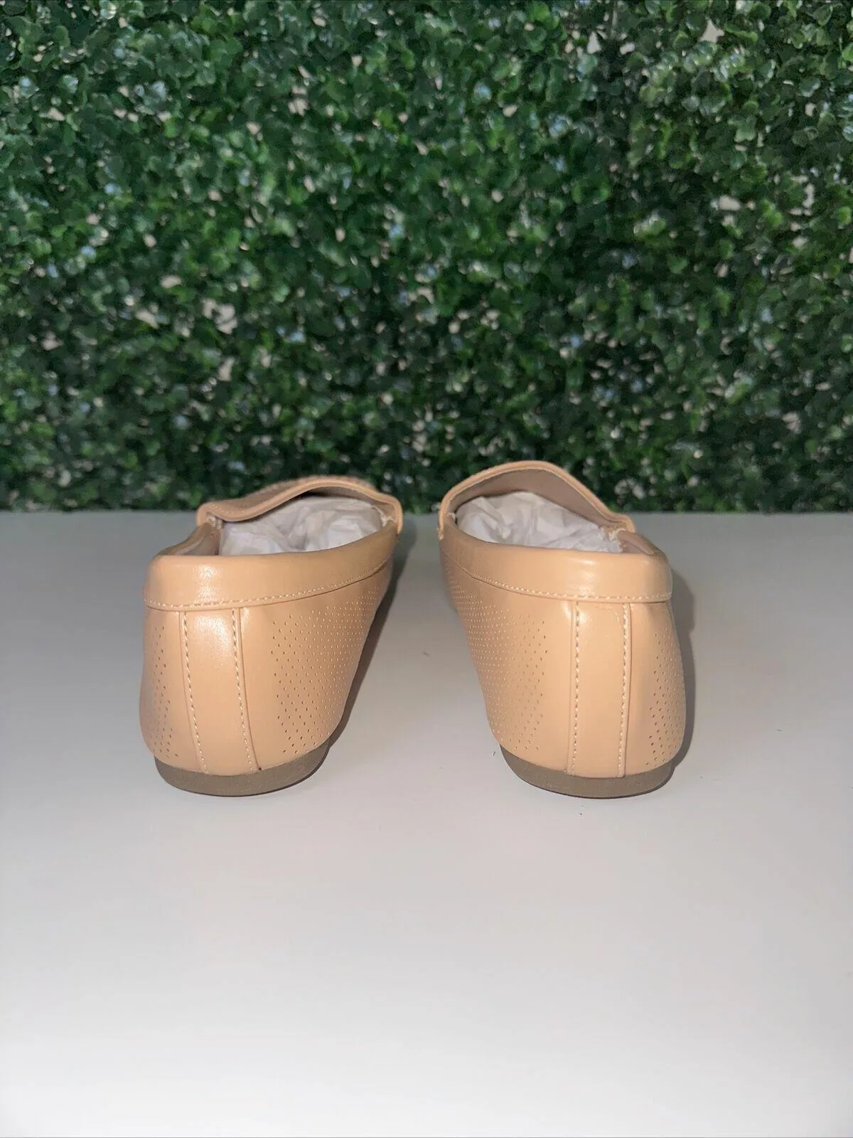 Journee Collection Womens Halsey Loafer with Vegan Suede Pinhole Design  Size 8 - Like New