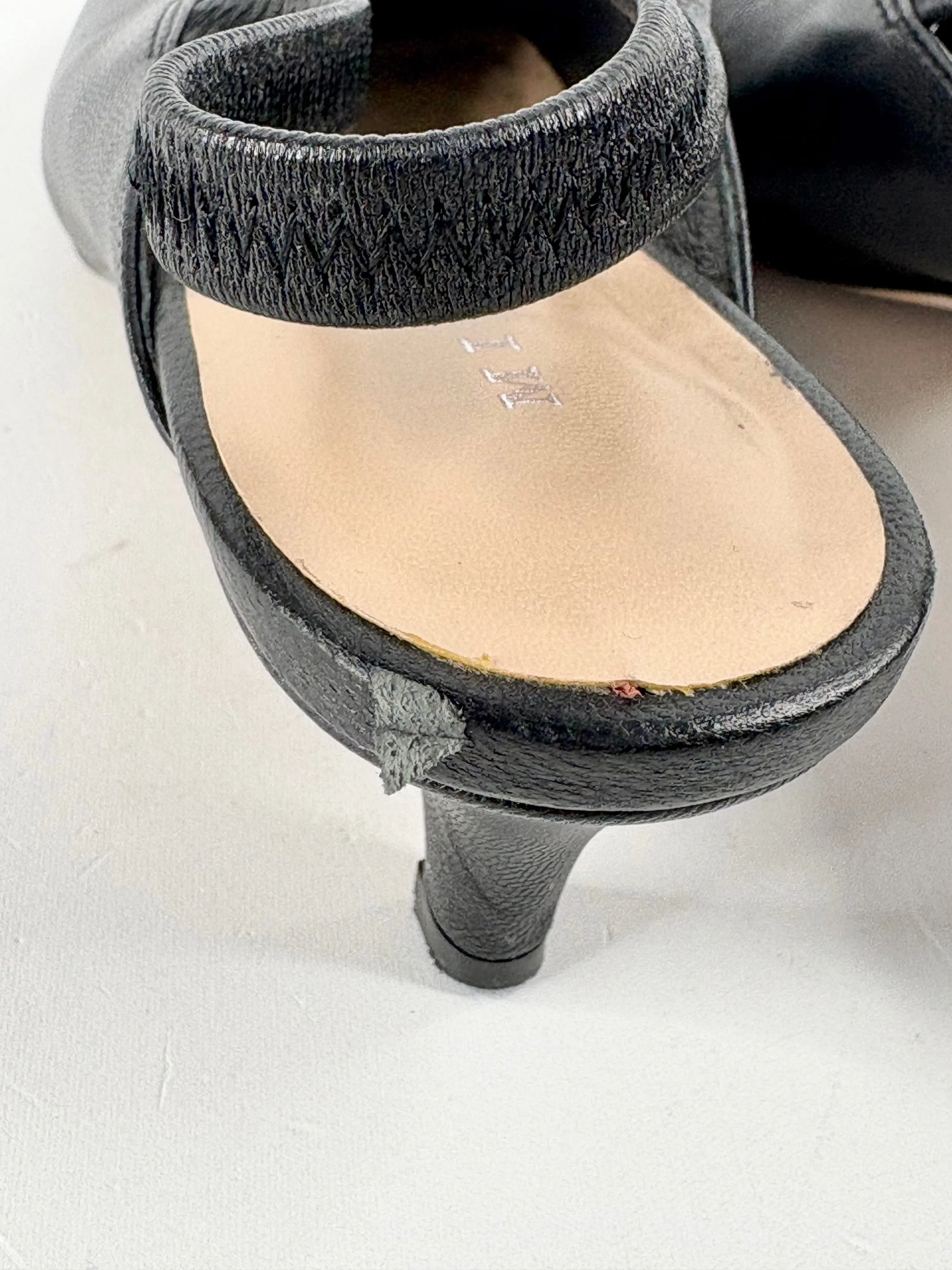 Mi Piaci Black Leather Point-Toe Slingback Mule Pumps - EU38