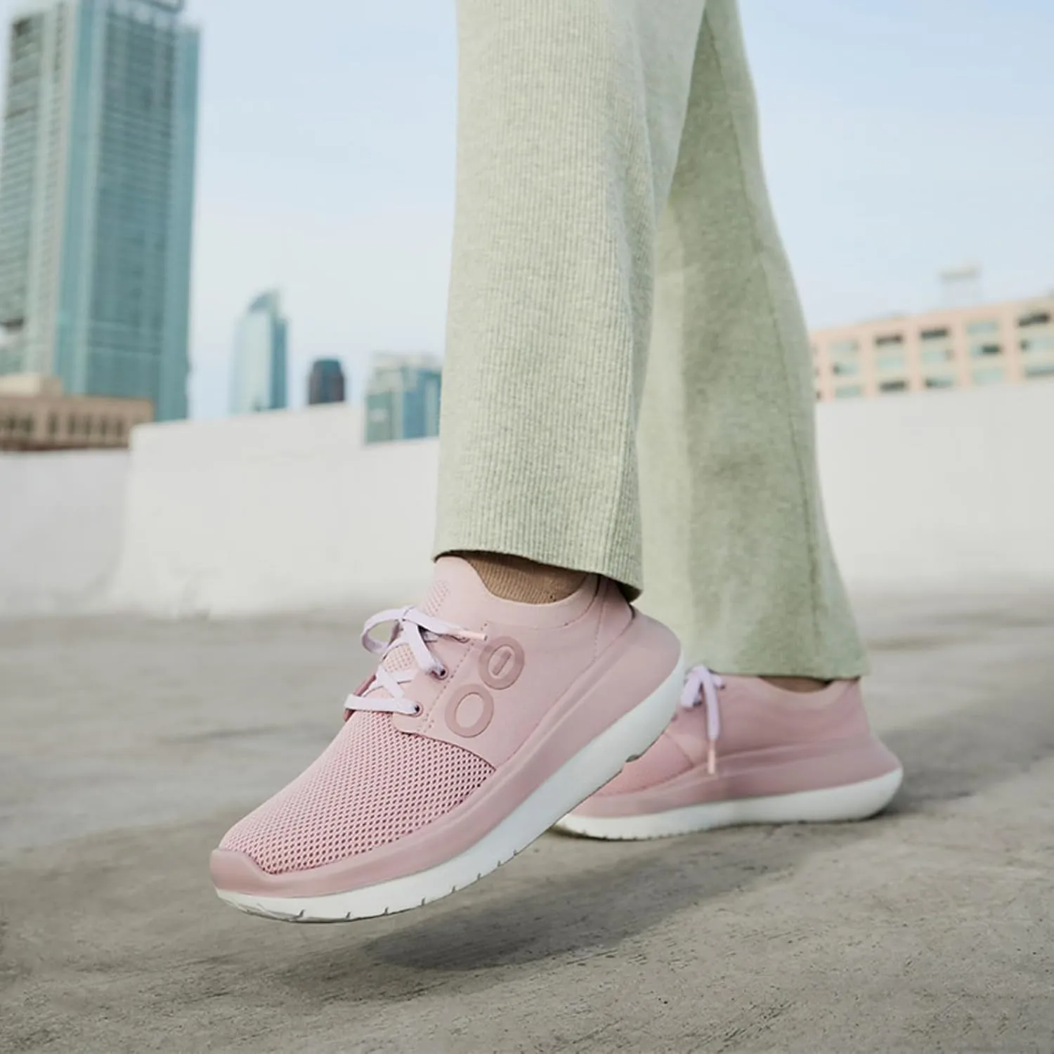 OOFOS Women's Oomy Stride Sneaker