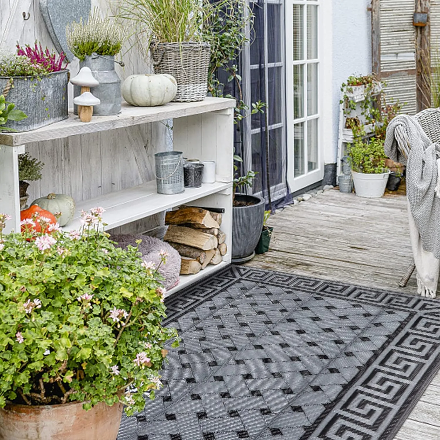 SAND MINE Reversible Mats, Plastic Straw Rug, Modern Area Rug, Large Floor Mat and Rug for Outdoors, RV, Patio, Backyard, Deck, Picnic, Beach, Trailer, Camping (5' x 8', Black & Grey)