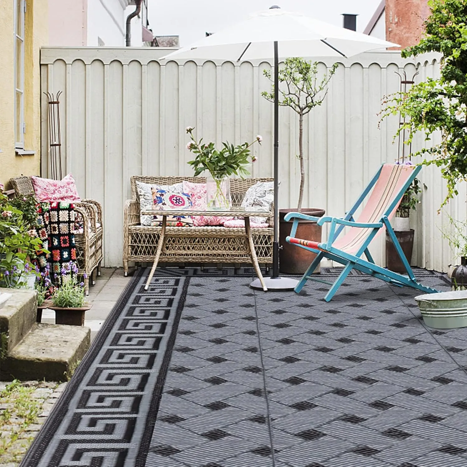 SAND MINE Reversible Mats, Plastic Straw Rug, Modern Area Rug, Large Floor Mat and Rug for Outdoors, RV, Patio, Backyard, Deck, Picnic, Beach, Trailer, Camping (9' x 18', Black & Grey)