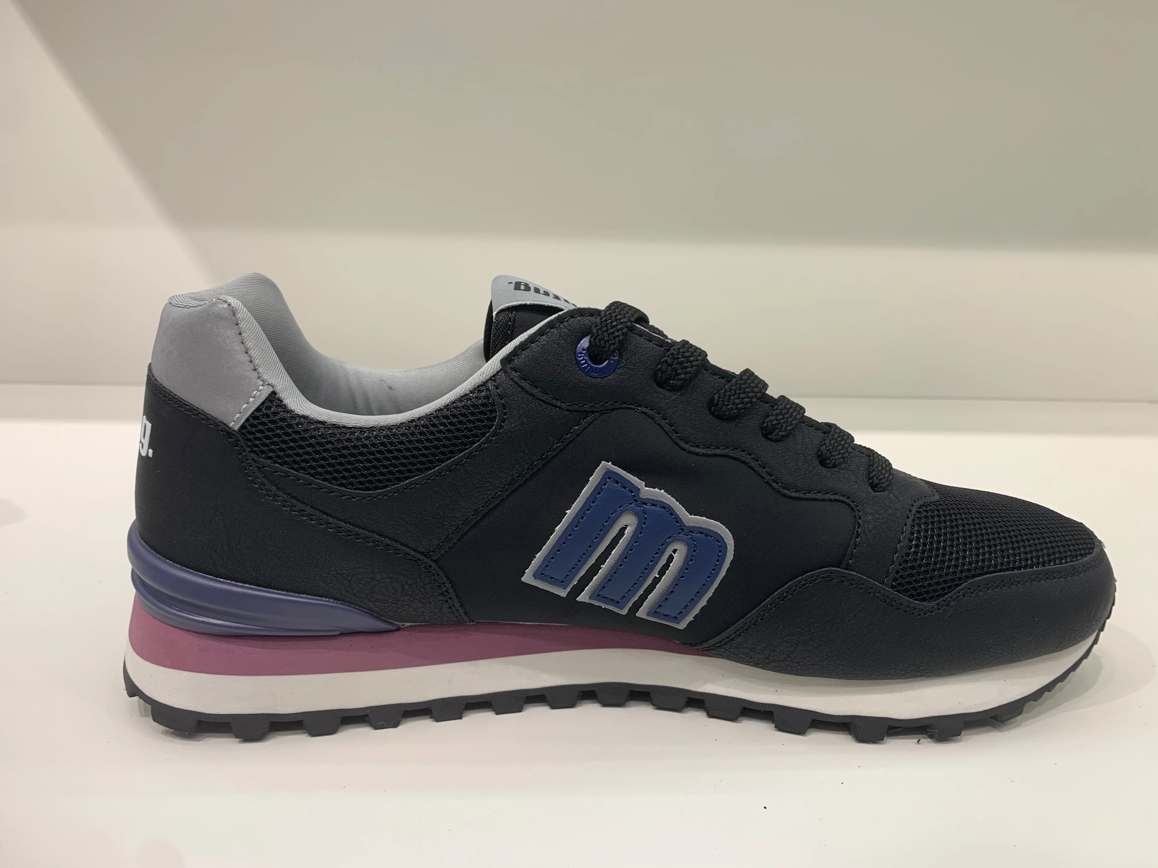 STRIDE BLACK