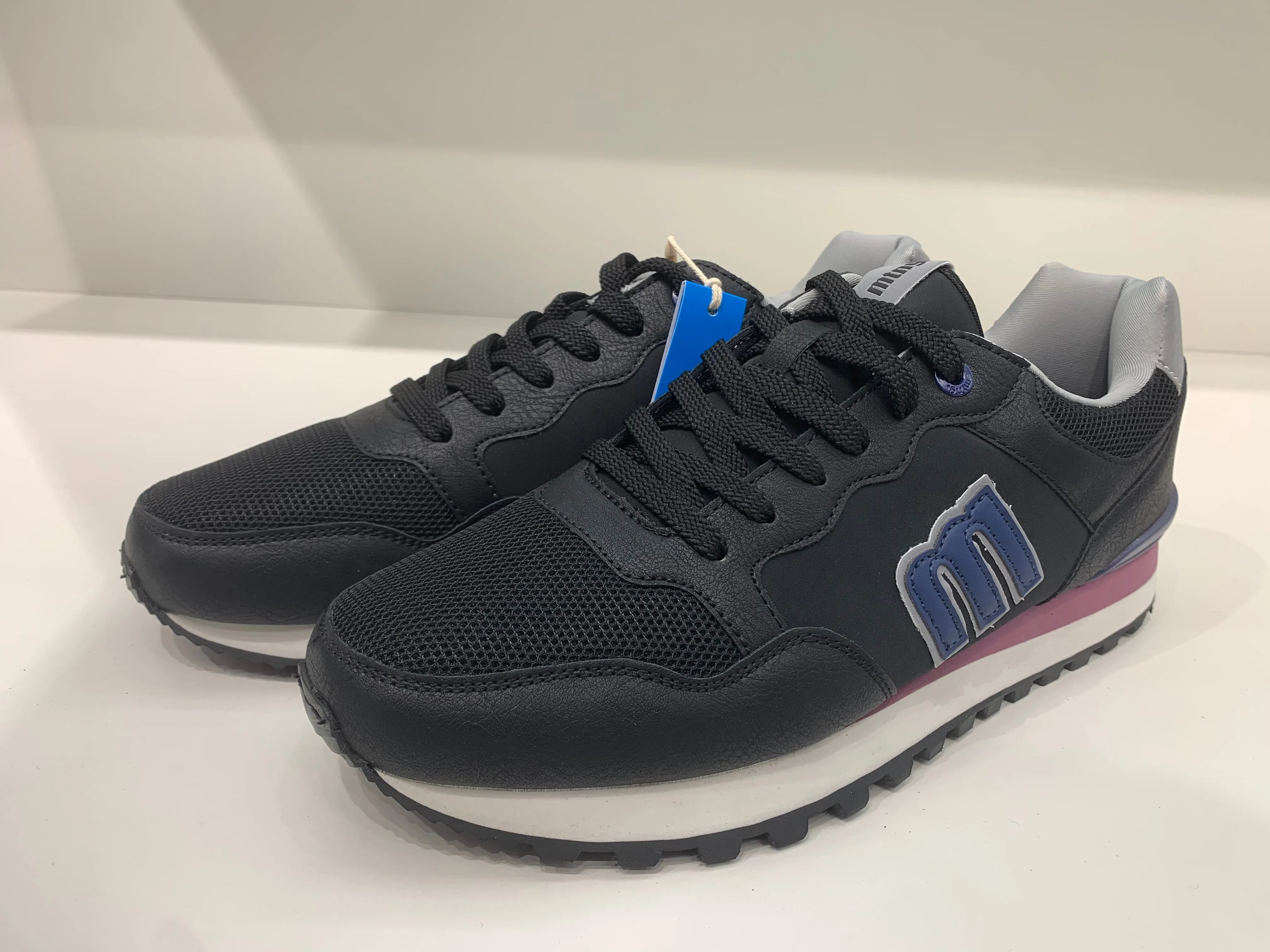 STRIDE BLACK