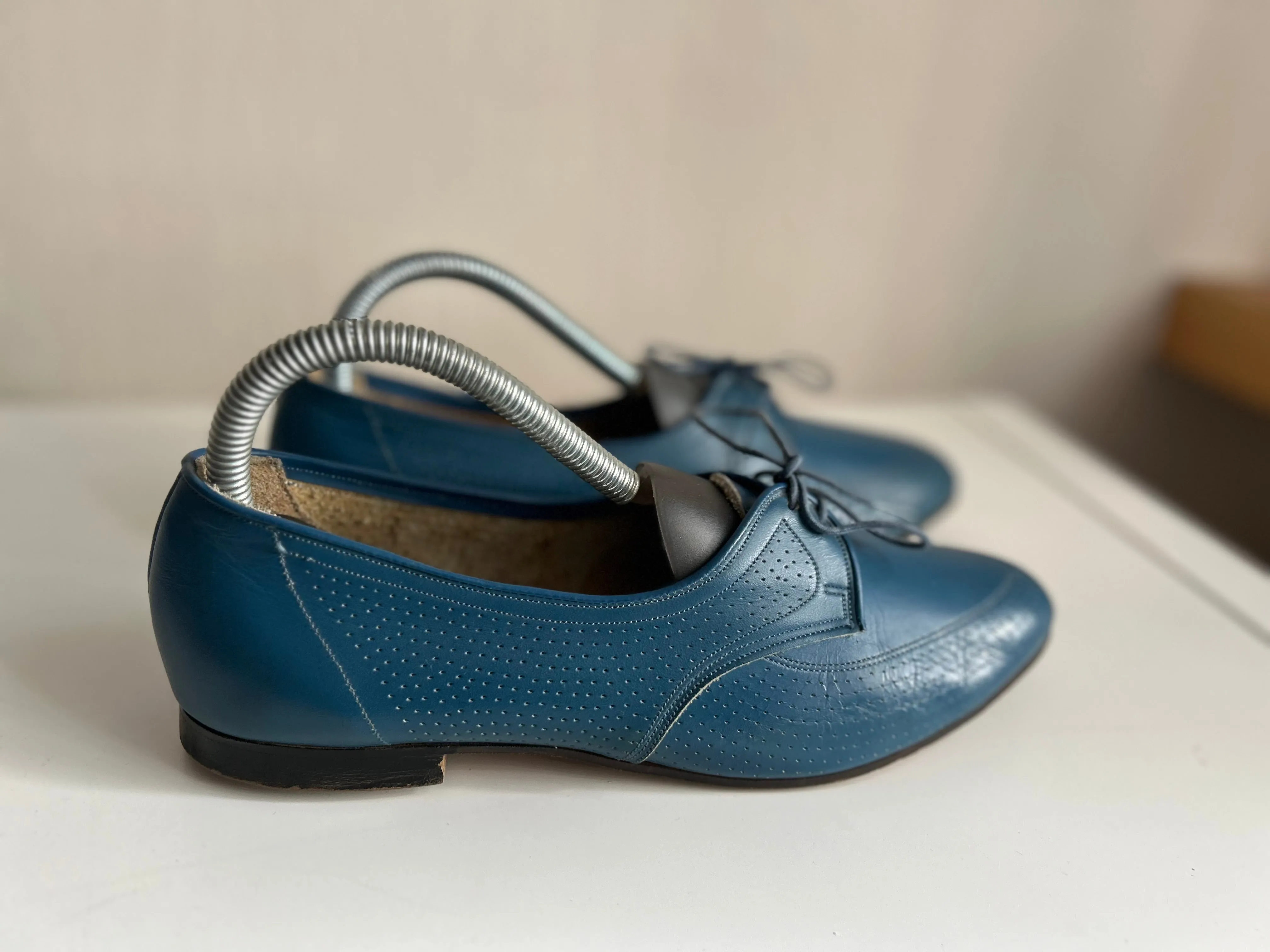 Vintage lace up mocassins