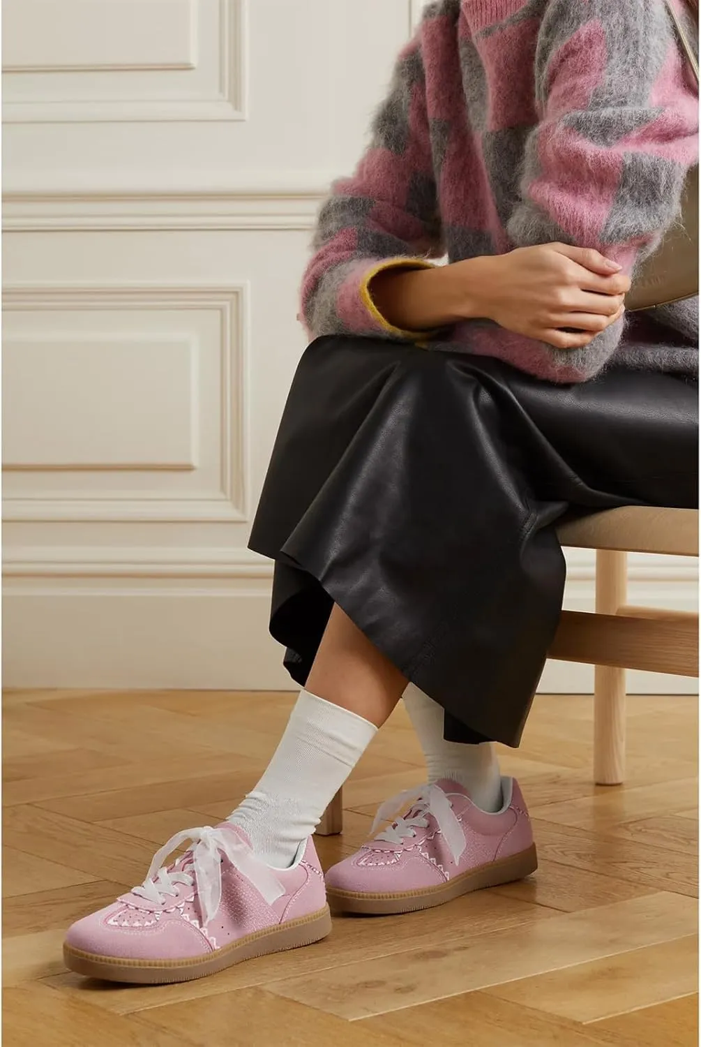 Women's Lace Detail Lace-Up Casual Sneakers - Elegant Ribbon Ribbon Lace Walking Shoes Non-Slip Sole Breathable Comfort for Daily Outfits