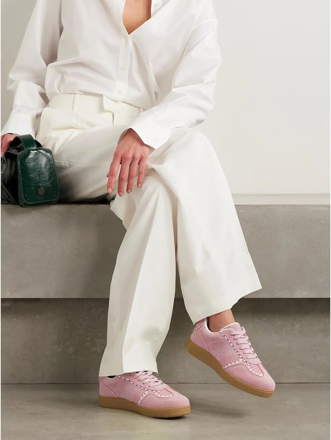 Women's Lace Detail Lace-Up Casual Sneakers - Elegant Ribbon Ribbon Lace Walking Shoes Non-Slip Sole Breathable Comfort for Daily Outfits